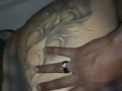 Velký prdel, Tetování